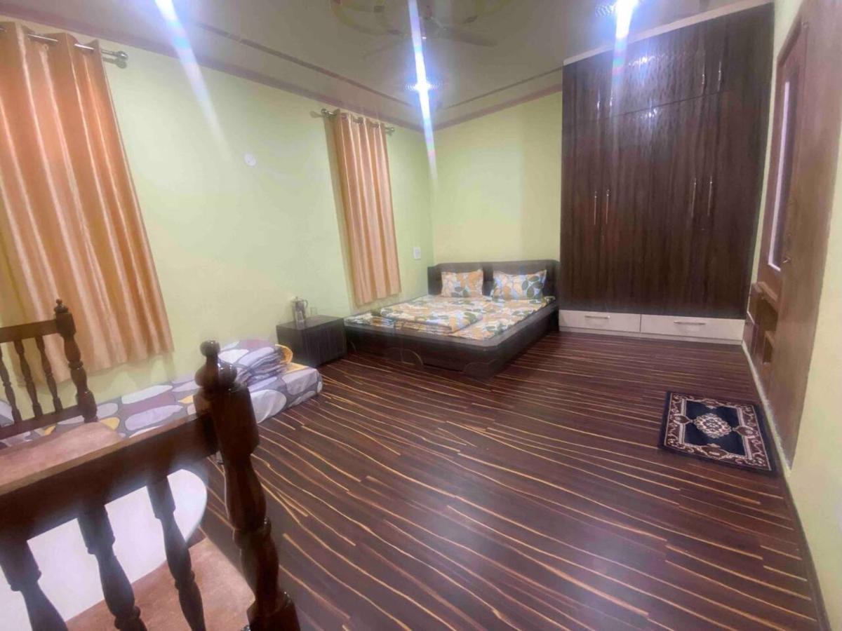 Penthouse Villa Srīnagar Esterno foto
