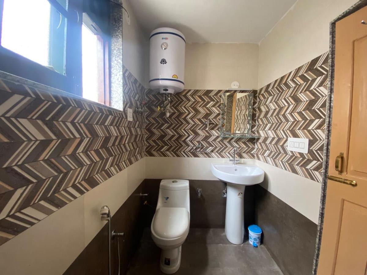 Penthouse Villa Srīnagar Esterno foto