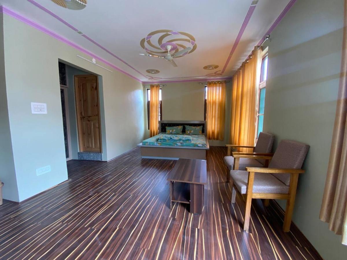Penthouse Villa Srīnagar Esterno foto