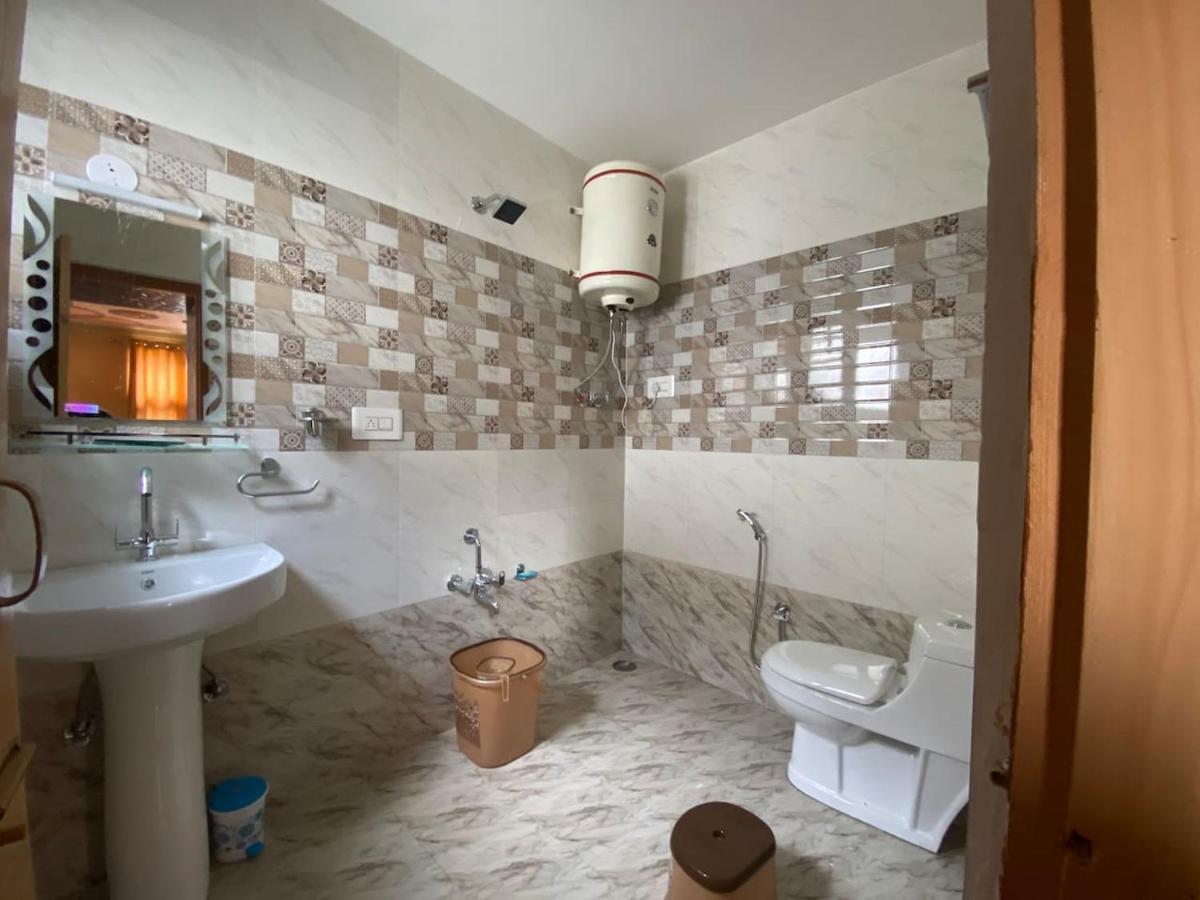 Penthouse Villa Srīnagar Esterno foto