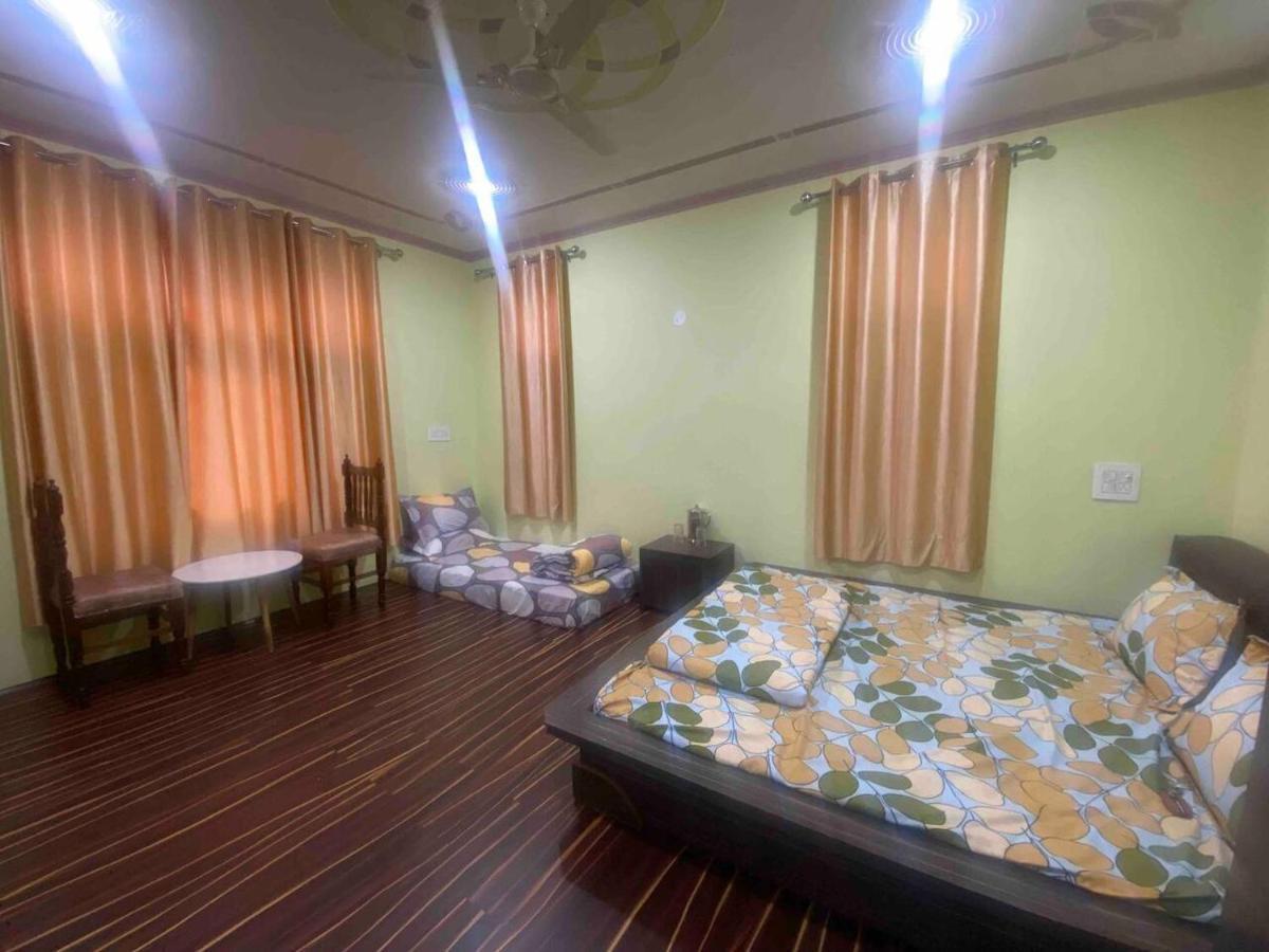 Penthouse Villa Srīnagar Esterno foto