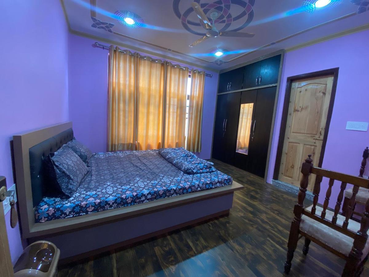Penthouse Villa Srīnagar Esterno foto