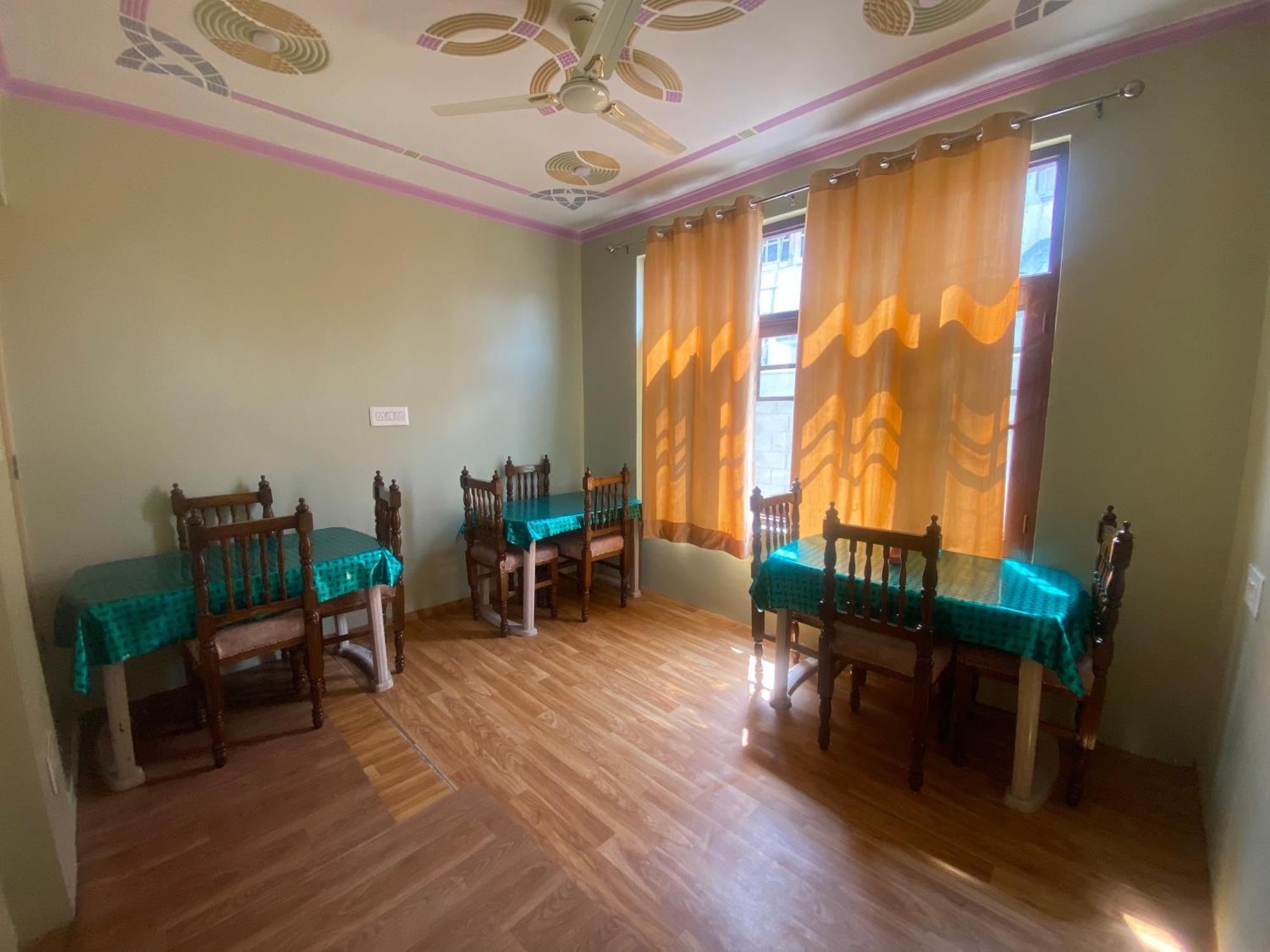 Penthouse Villa Srīnagar Esterno foto