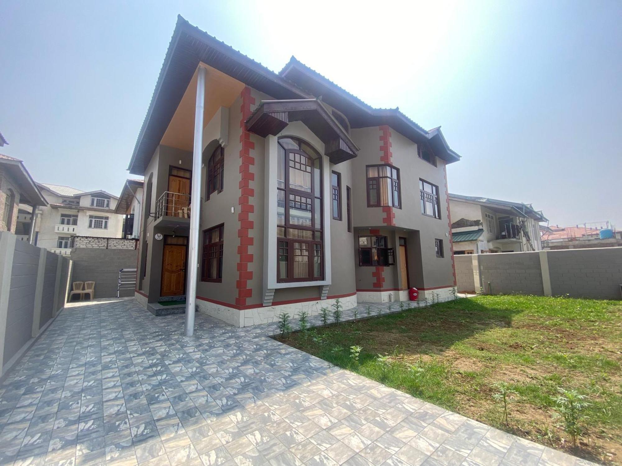 Penthouse Villa Srīnagar Esterno foto