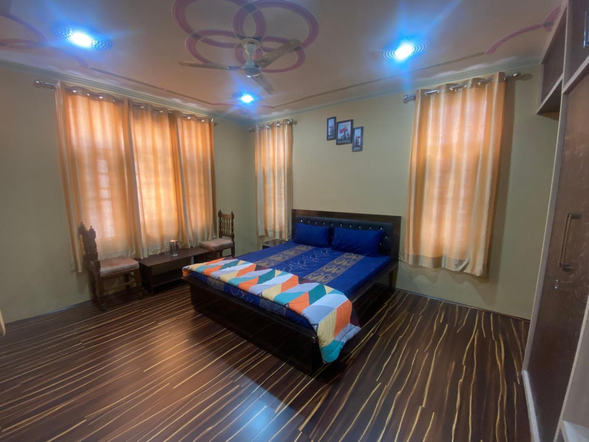 Penthouse Villa Srīnagar Esterno foto