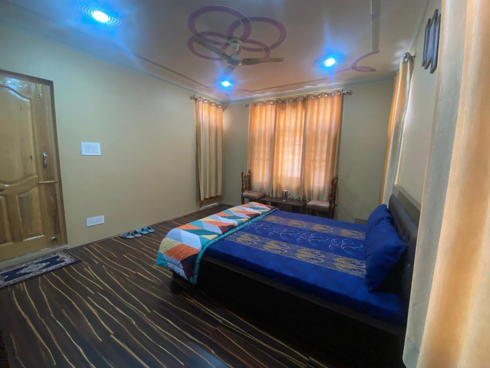 Penthouse Villa Srīnagar Esterno foto
